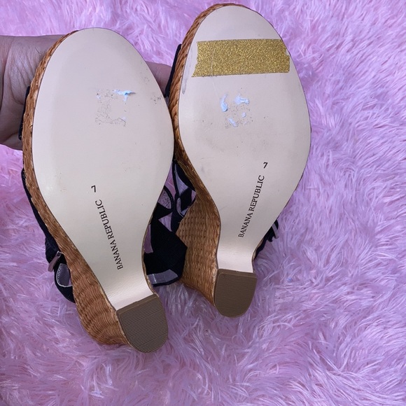 Banana Republic 5” sandals with basket weave heels, buckle straps size 7 - Picture 9 of 11